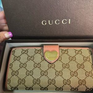Authentic Gucci, Continental heart wallet